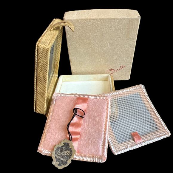 1940'S Vintage Dorette Gold Snakeskin Powder Compact Original Tags, Puff & Box - Picture 2 of 16